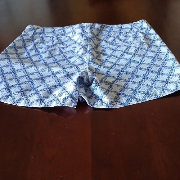 Vineyard Vines- Ocean Reef Leaf Shorts - Picture 2 of 5